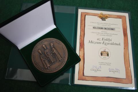 Jubileumi emlékérmet kapott az Erdélyi Múzeum-Egyesület