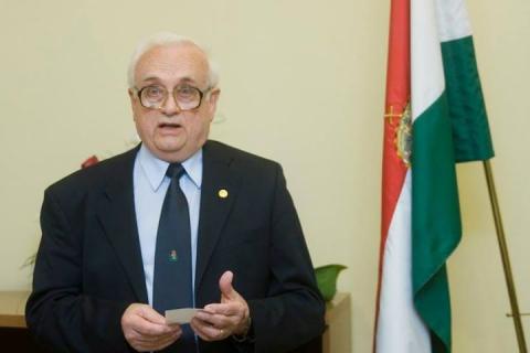 Magyar Érdemrend Tisztikeresztje kitüntetésben részesült dr.Gyéresi Árpád, az EME alelnöke
